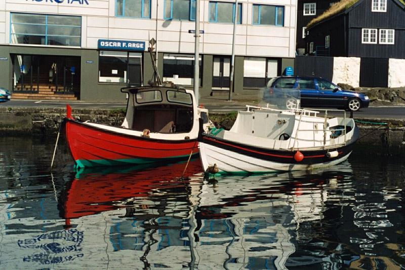 Batar tveir og ein dunna - two boats and a duck