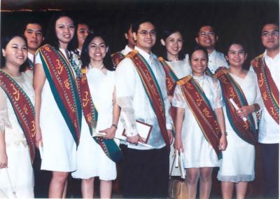 More graduates posing