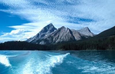 Maligne Lake Wake