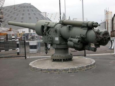 Chatham Dockyard - Big Gun