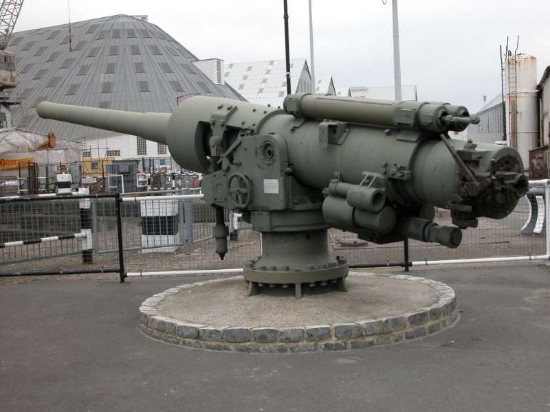 Chatham Dockyard - Big Gun