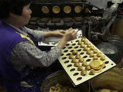 Fortune cookie factory