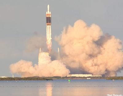 Delta 4 Heavy beyond the tower