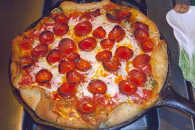pepperoni deep-dish pizza (large)