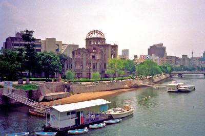 hiroshima a-bomb dome and pepsi