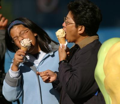 No easy way to eat an ice cream