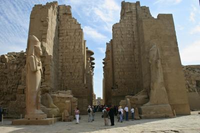 Huge statues guarding the way to the inner chamber