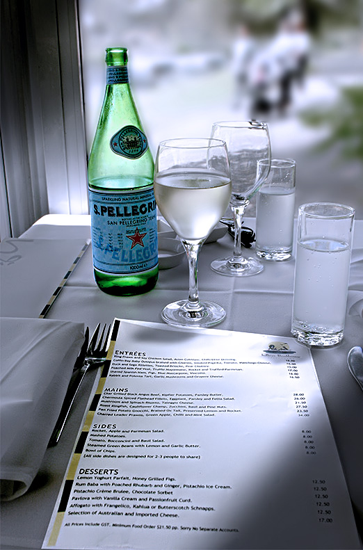 <b>Lunchtime at Jollys</b><br>by thubleau