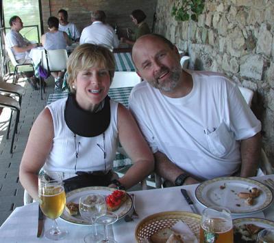 Bev and Dutch enjoying lunch in Murlo