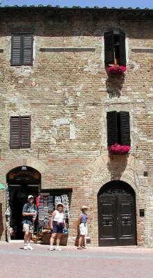 Bob, Lynn & Helen enjoying the beauty of San Gimignano...