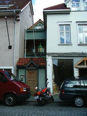 Next door to JWNM house (left)-Stoelegaten