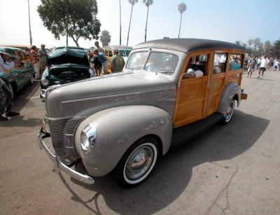 1940 Ford Woodie Cruisin' in
