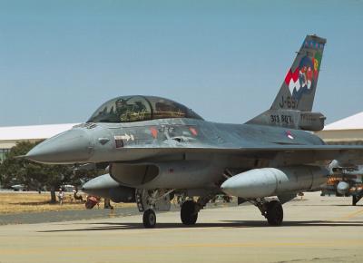 f16_j657_taxi_out.jpg