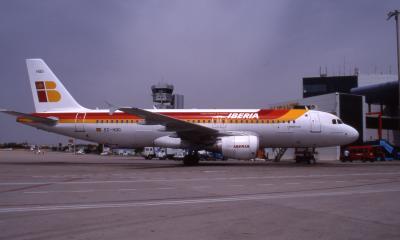 EC-HQG Iberia A320-200