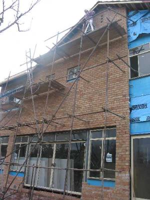 noel on a ladder, on scaffold, painting 9m off the ground