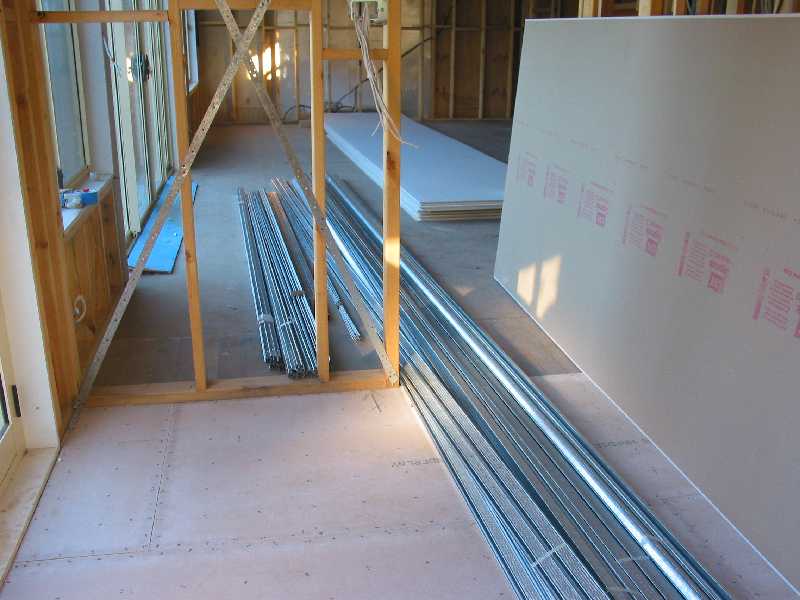 laundry through to family room