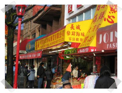 Brisk shopping in Chinatown
