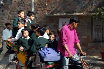 Rickshaw as schoolbus, Delhi