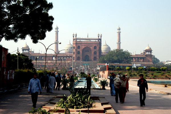 Walking from the Red Fort to Juma Masjid, Delhi