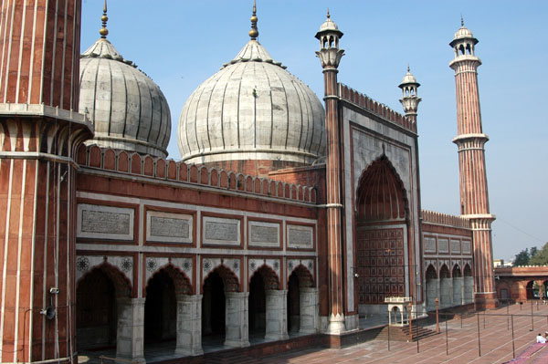 Juma Masjid provides an area of peace in hectic Delhi