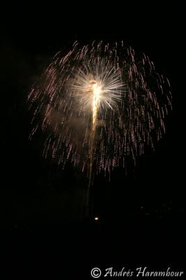 u12/burger_bmx/medium/38327209.fuegosartificiales3.jpg