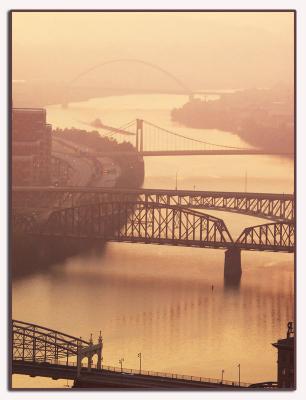 Morning mist hangs over the rivers (Pittsburgh, river)