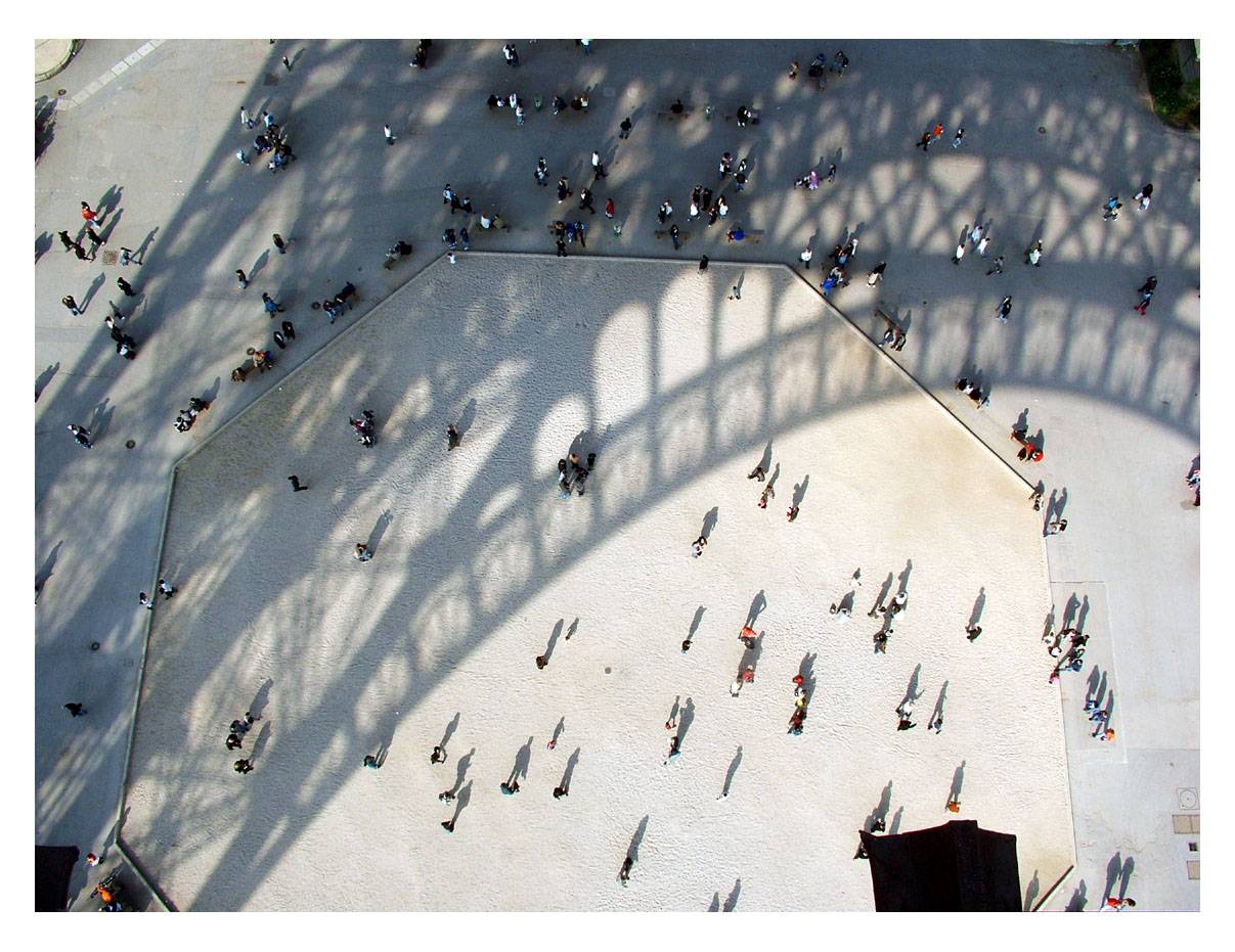 Tour Eiffel: In the Shadow