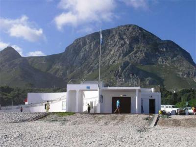 Grotto Beach Life Saver Changing Rooms