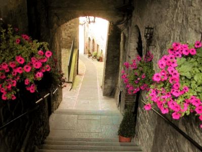 Todi: A passageway