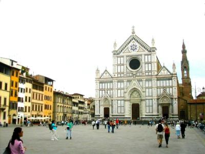 Church of Santa Croce: Has tombs & remains of Michelangelo, Machiavelli & Galileo. Also tomb of Dante - was buried in Ravenna.