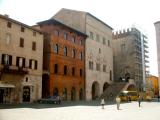 Piazza del Popolo: Scaffolding on Palazzo del Popolo (1213).  Left of it is Palazzo del Capitano (1290). Both - Gothic features.