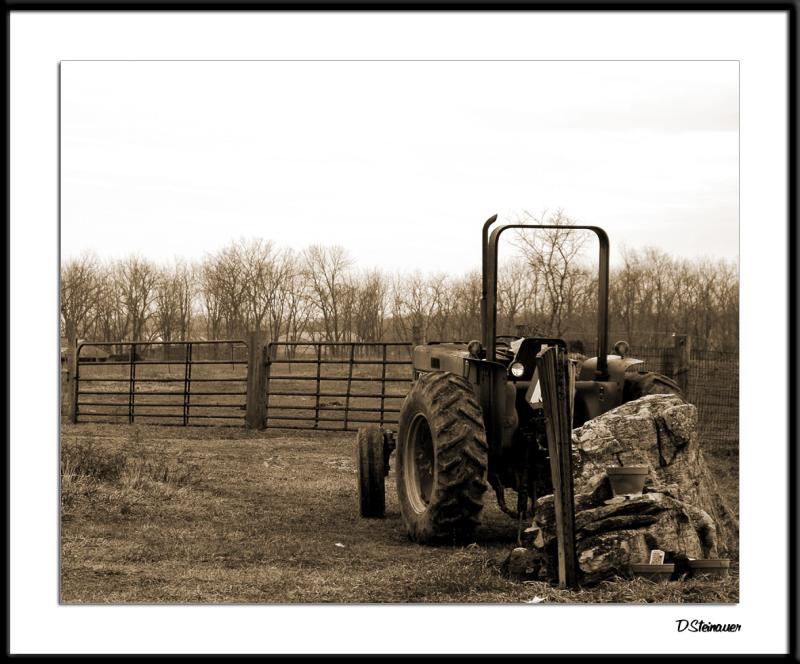 ds20050101_0075aswF Tractor.jpg