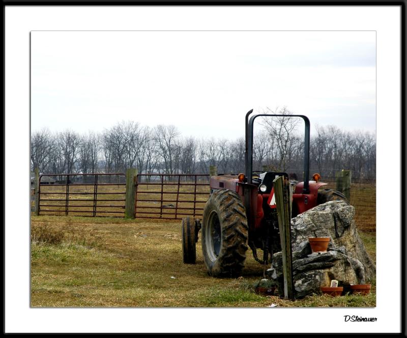 ds20050101_0075awF Tractor.jpg