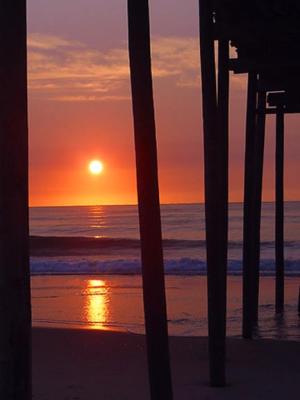 u12/gcpowell/medium/19933516.OuterbanksPierSunrise.jpg