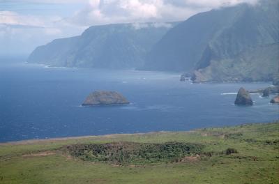 46C-31 Kauhako Crater, 405'/123m, Makapa and Okala Islets