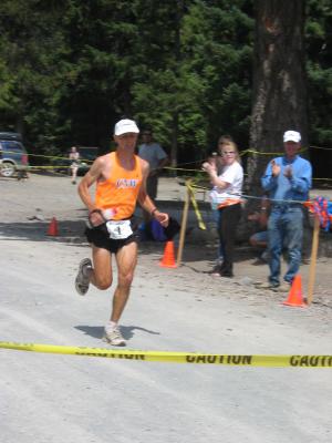 Uli Steidl Crossing the finish line in course record 6:37:02
