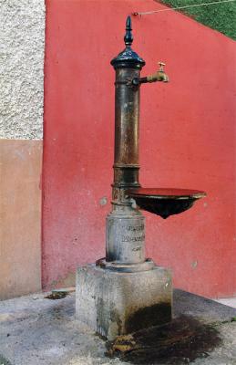 Public tap water / Torneira de água pública