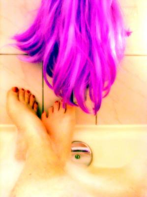 Bathing feet with wig - II