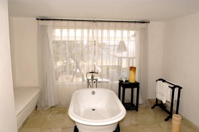 Dona Rosa Suite - Bathtub Room