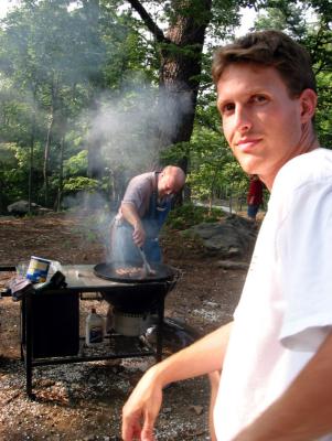 u12/knoxman/medium/38147864.MikeDadinbackgroundatgrill.jpg