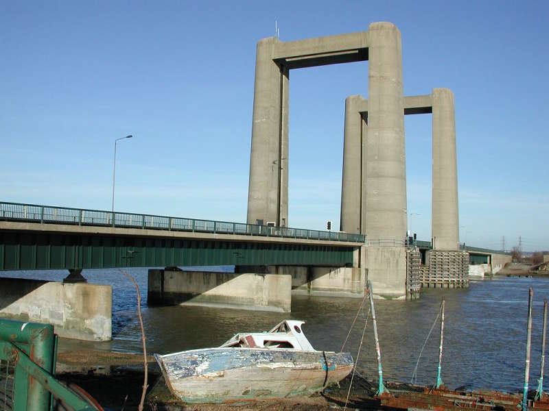 Kingsferry Bridge - The only way on and off! (695)