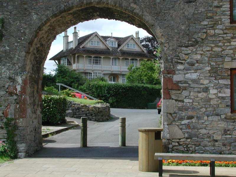 Buckfast Abbey.jpg