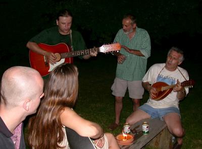 singing by fire in Zamek Garden