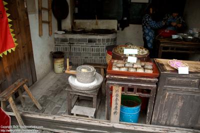 Wuzhen 烏鎮 - glutinous rice wrapped in lotus/bamboo leaves