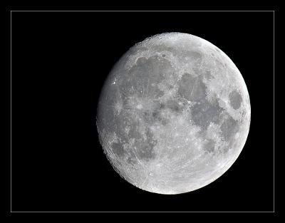 u12/mreilly01/medium/33090765.33090765.moon.jpg