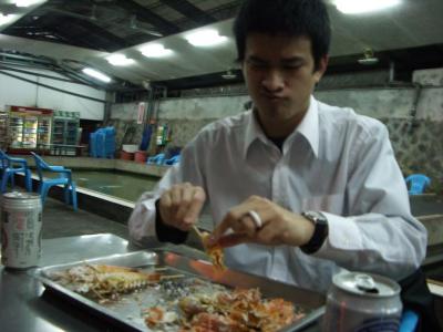 Shrimping for fun in Taiwan (It's a taiwanese past time!)