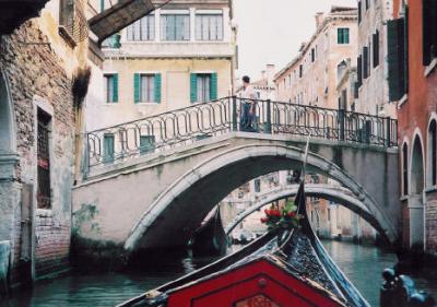 u12/paulysy/medium/3190606.VeniceCondola.jpg