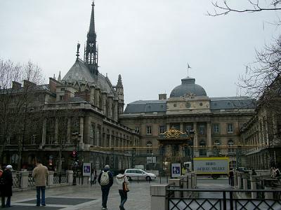 La Sainte-Chapelle to the left and the  Palais de Justice