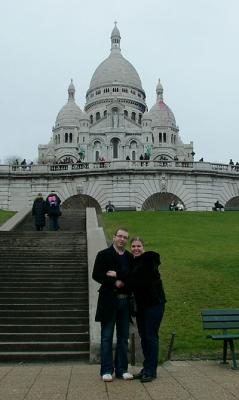 Nicki and Geoff in front of the Basilica of the Sacr Coeur