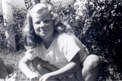 Annette-Crouching